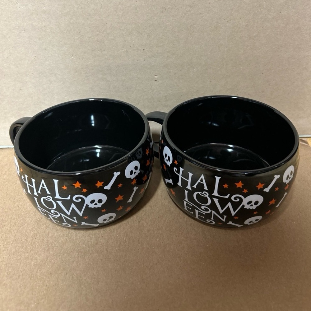 HALLOWEEN SKULL & BONES Soup / Lg Coffee 20oz Mug Set (2) - NWT - Holiday Home